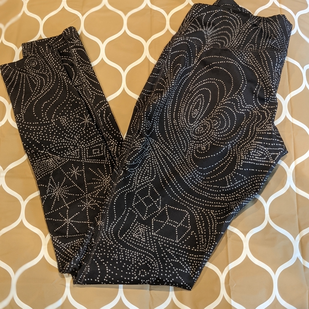 Mossimo leggings size small, black with white dots